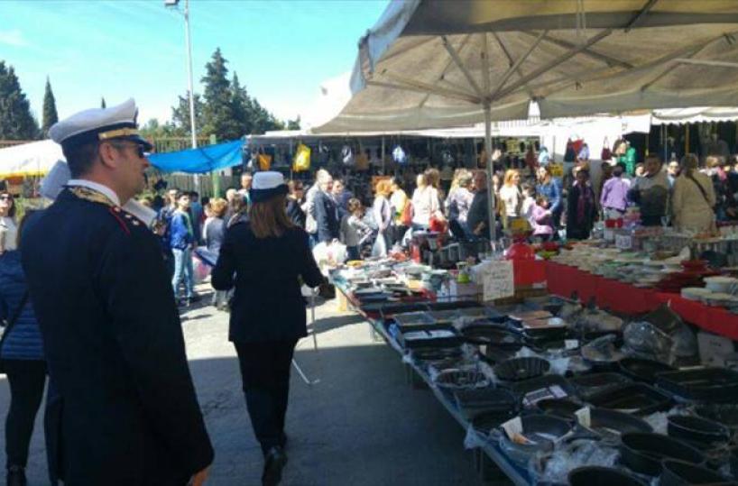 Altamura, vigili aggrediti al mercatoda abusivo: «Era uno straniero»