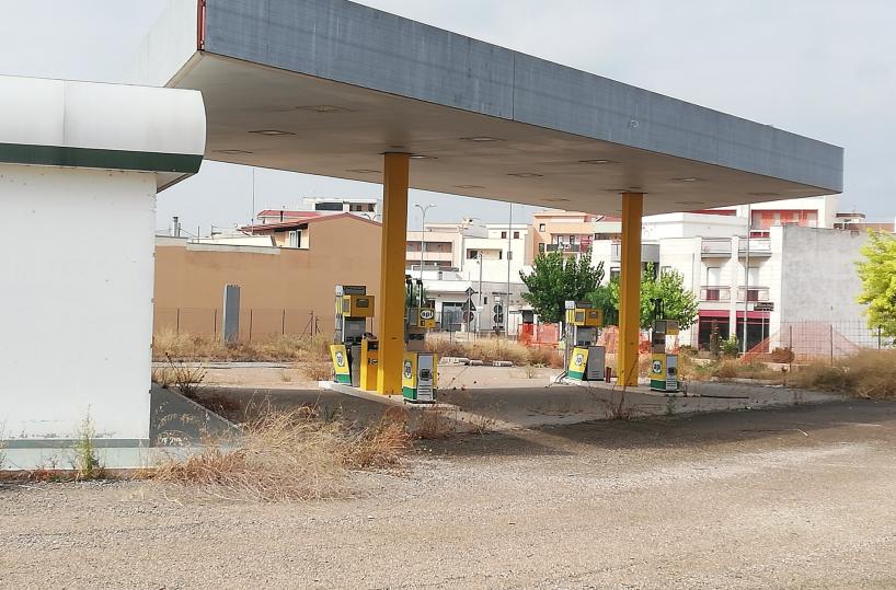 Andria, degrado in via Togliatti per l'impianto ridotto a rudere 