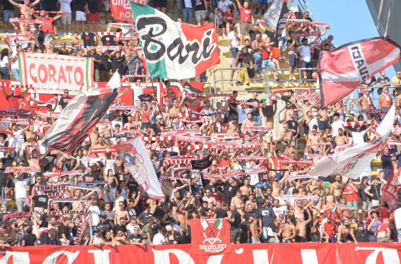 Calcio, nove premi per il Bari agli Italian football Awards