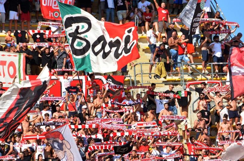 Bari, nemmeno le sconfitte smontano la passione
