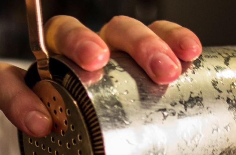 Barman barese vince premio Berta con cocktail "Prato Rosa"
