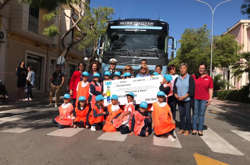 Segnali stradali creativi: così i bambini imparano ad attraversare