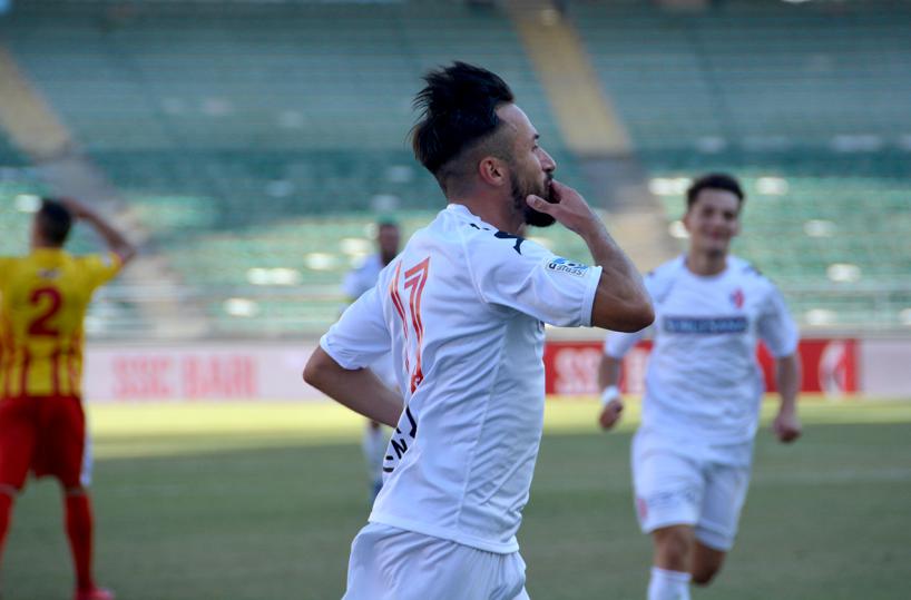 Bari calcio ultrà curva