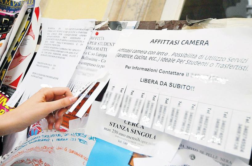 Storia di una fuori sede disperata: «Quella volta che un 60enne voleva soldi per un letto da condividere»