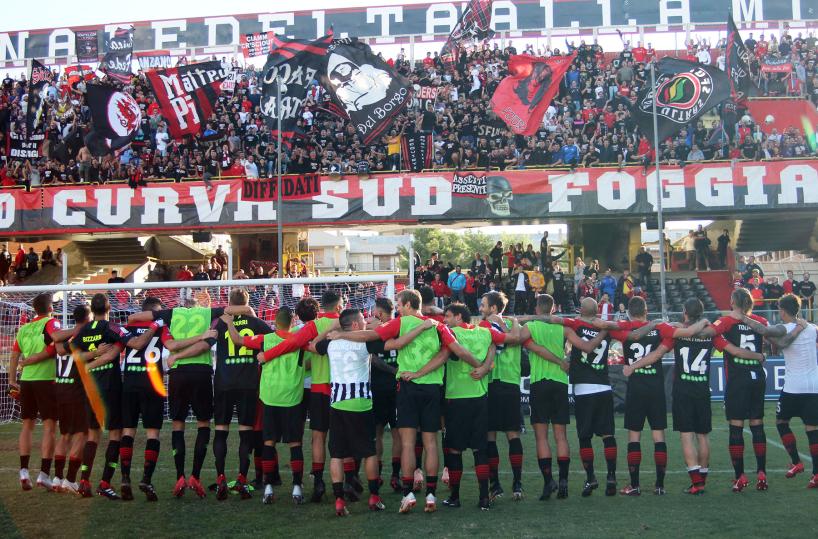 Calcio, il Foggia batte l'Ascoli 3-2