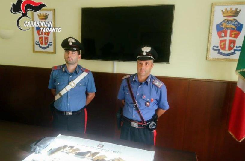Taranto, beccato 20enne con quasi 1,5 chili di hashish: arrestato 