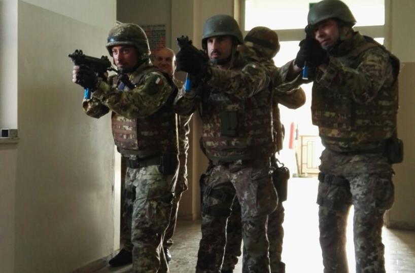 Lupo 1 vigila sulla base