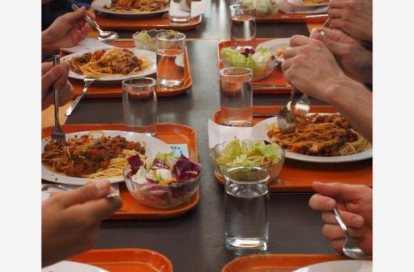 Caso Lodi, Salento risponde con la "mensa a colori": pranzo con i migranti