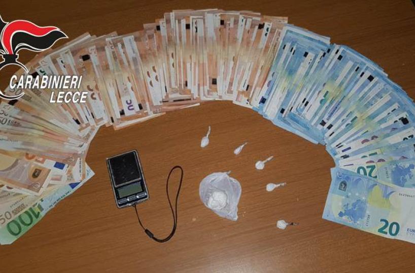 Ugento, arrestato spacciatore 22enne: aveva cocaina e soldi