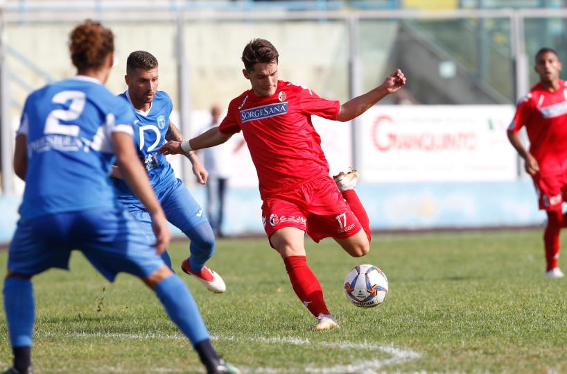 Locri tripletta al Rotondaa un punto solo dal Bari 