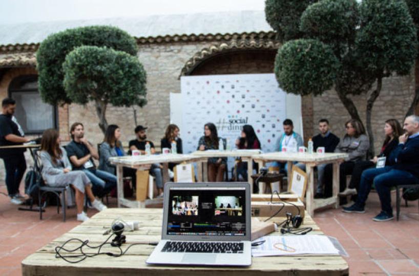 Blogger e influencer raccontano il cibo: ecco la social dinner