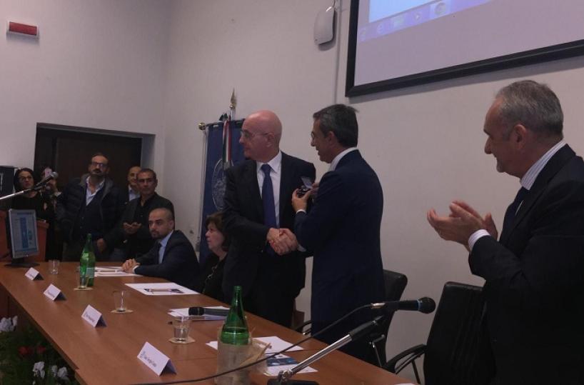 Il ministro Costa «laurea» l'Ateneo di Foggia: è il primo «plastic free»