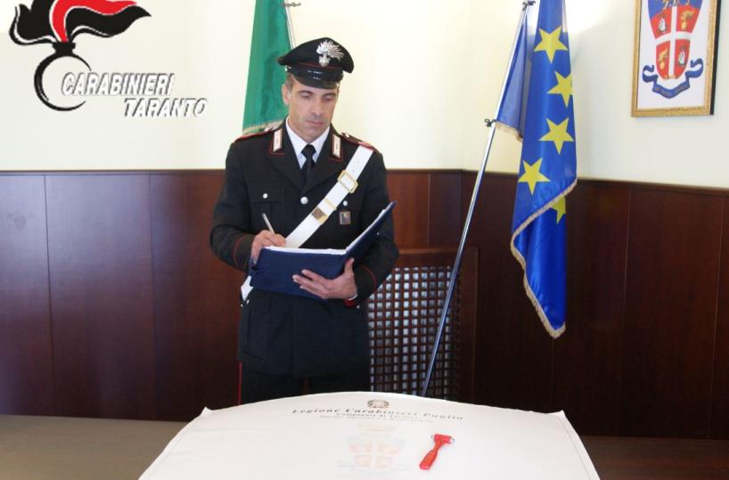 Tenta di rubare auto rompendo il finestrino: beccato da carabiniere fuori servizio