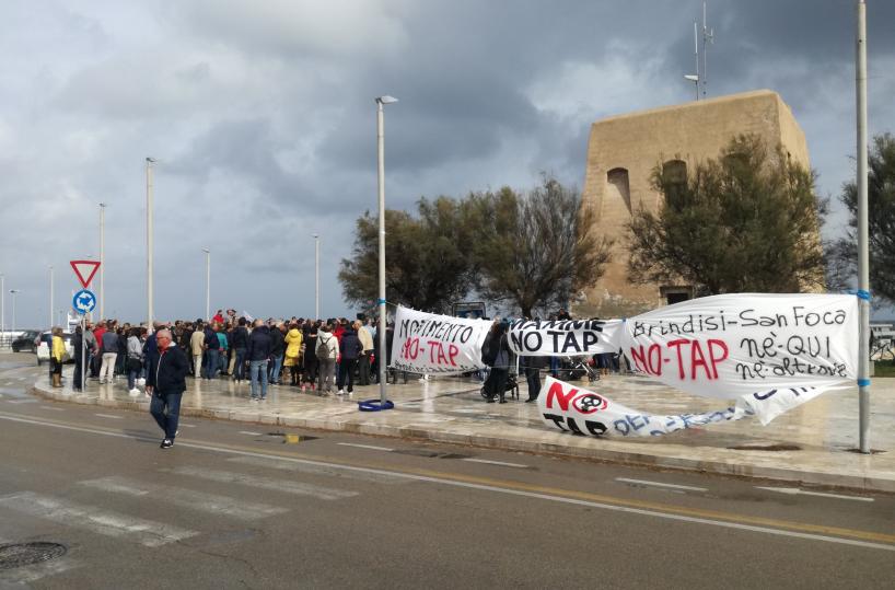 No Tap, sit-in pacifico  in piazza Sant’Oronzo