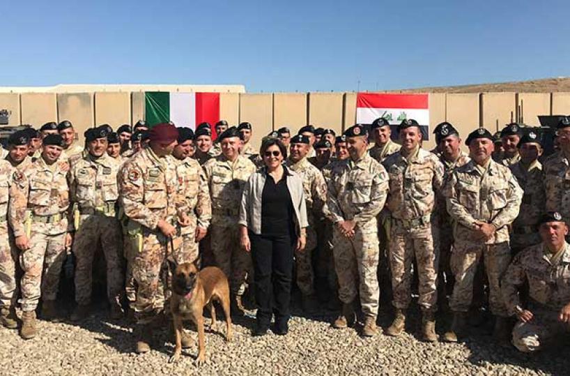 Il ministro della Difesa Trentaincontra i militari pugliesi a Mosul 