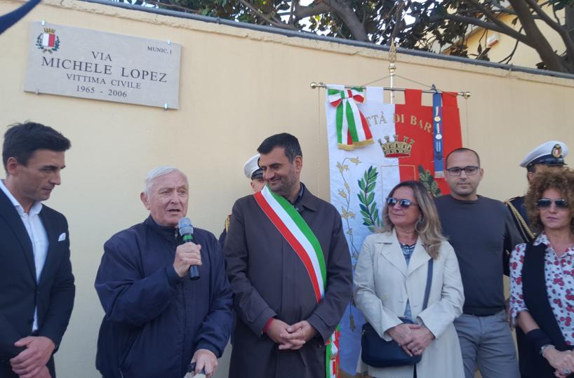 Bari, inaugurata via Lopez in memoria dell'uomo 12 anni fa durante una rapina