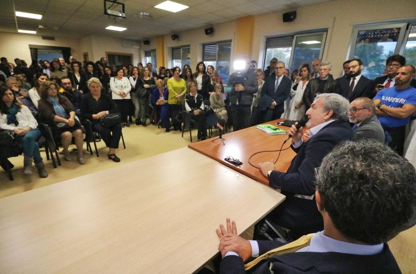 Taranto, stabilizzati 178 precari della Asl, Emiliano: «Mantenuti gli impegni presi»