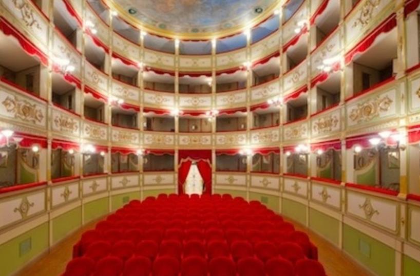 Lavori in corso, chiude il Teatro Paisiello