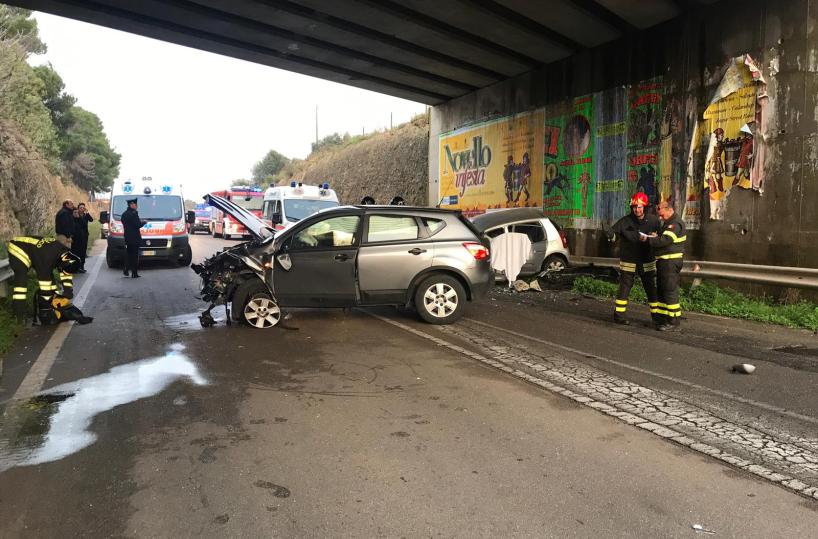 Porto Cesareo, scontro tra 2 auto: muore una donna di 57 anni