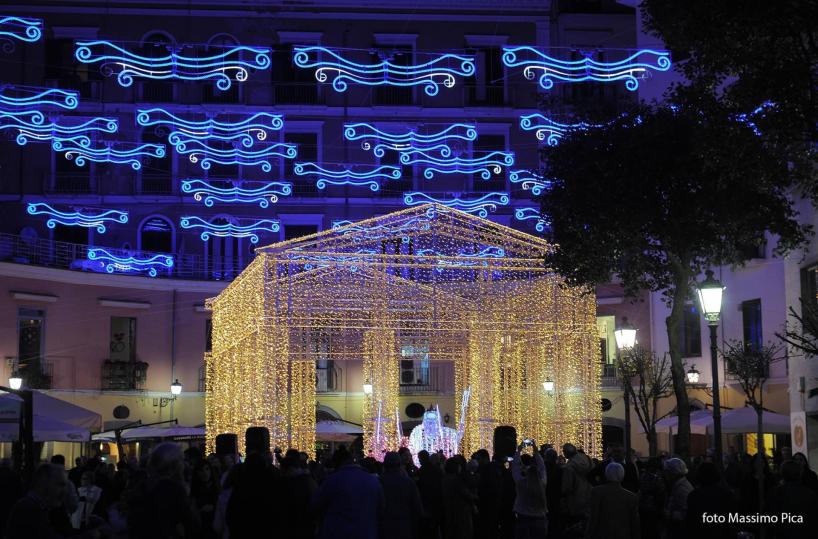Sindaco Salerno: «Polignano incantevole, da noi luminarie gratis» FOTO