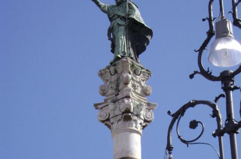 Lecce, la statua di Sant'Oronzo spostata per restauro 