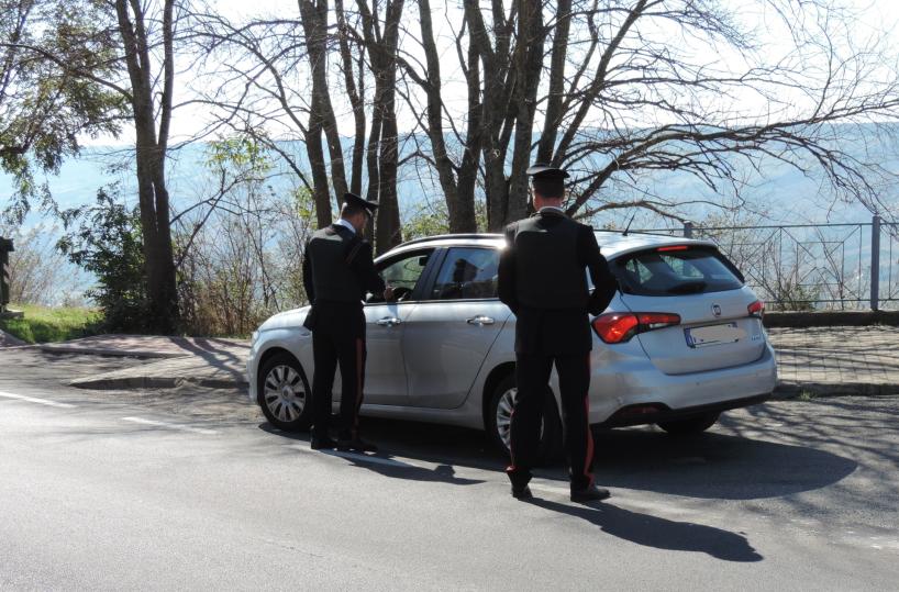 Faceva prelievi con il bancomat dell'anziano a cui badava: denunciato 57enne