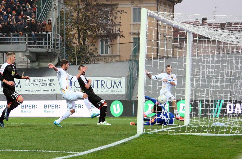 Lecce, l'ex Olive: «La squadra non rinuncerà al mercato. Gruppo coeso»