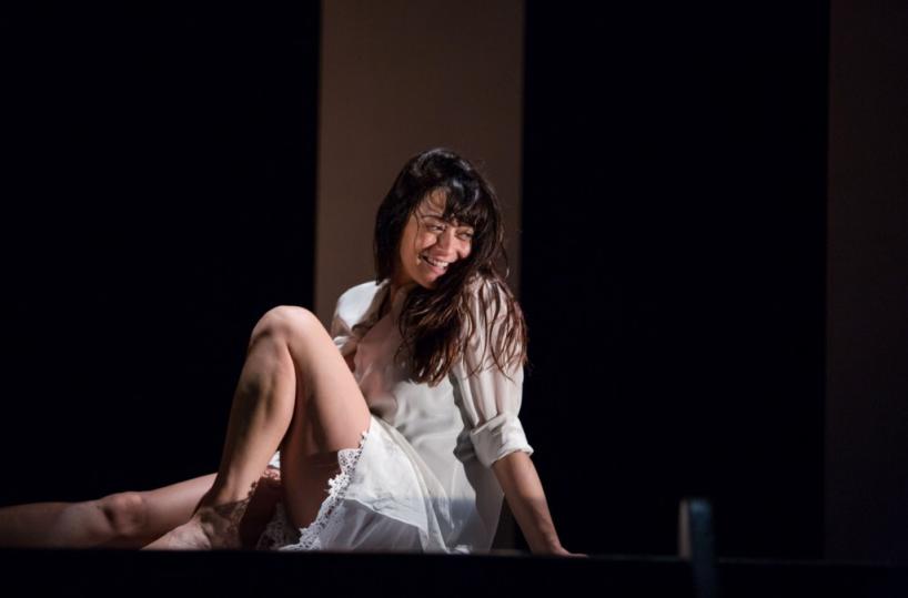 Tutta casa, letto e chiesa: la Lodovini a Bari su un testo di Dario Fo e Franca Rame