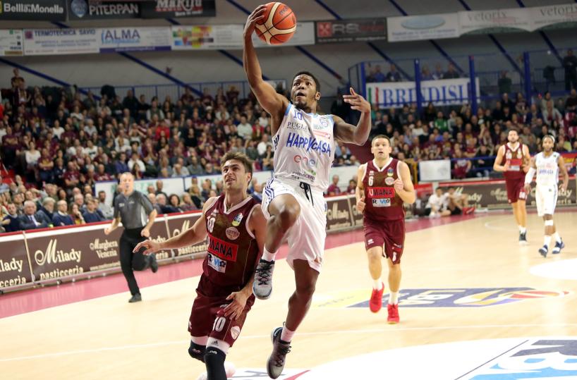 Brindisi, Clark infortunato: Venezia batte Happy Casa 70-59