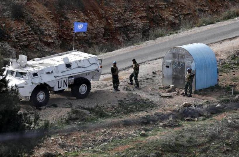 Israele alza una barriera di filo spinatosale il livello di allerta dei caschi blu 