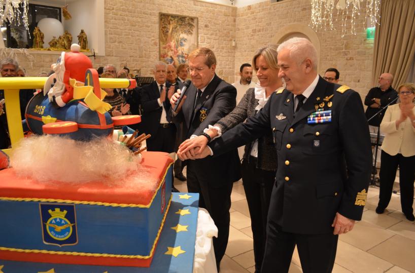 Conviviale natalizia della sezione di Baritradizione rispettata con tanto di torta
