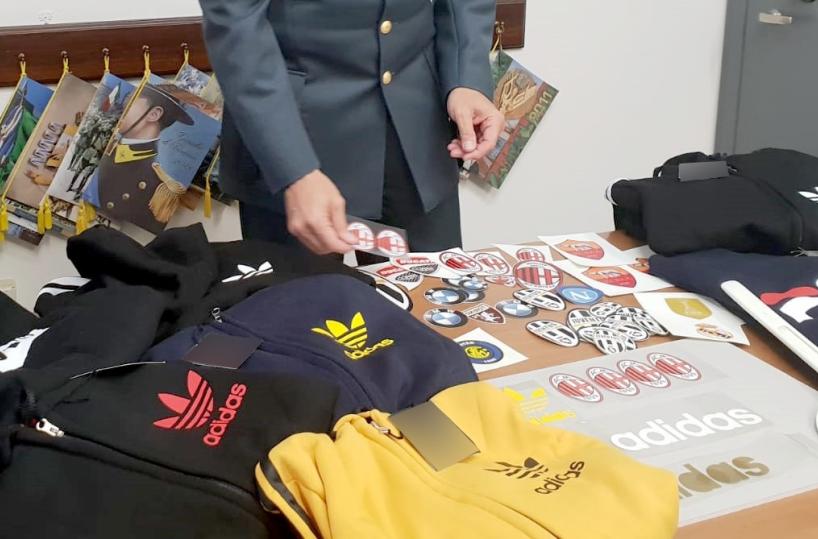 Francavilla Fontana, GdF scopre laboratorio che falsificava griffe, anche di squadre di calcio
