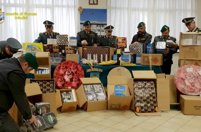 GdF scopre una tonnellata di fuochi d'artificio abusivi nel Brindisino: sequestrati