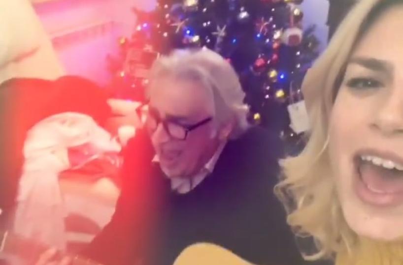 Le feste dei vip in Puglia: Emma canta in famiglia, primo Natale per Sangiorgi papà