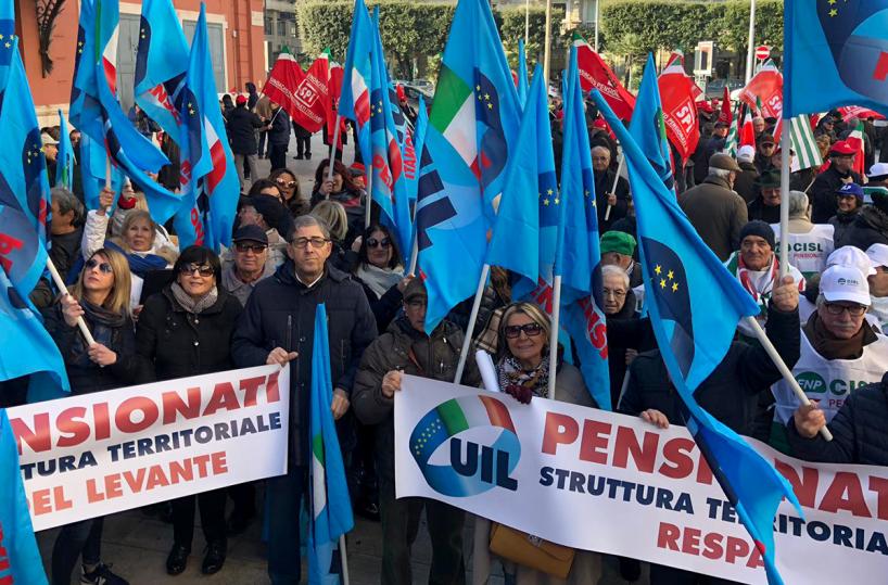 Manovra, boom di pensionati in piazza tra Lecce e Bari