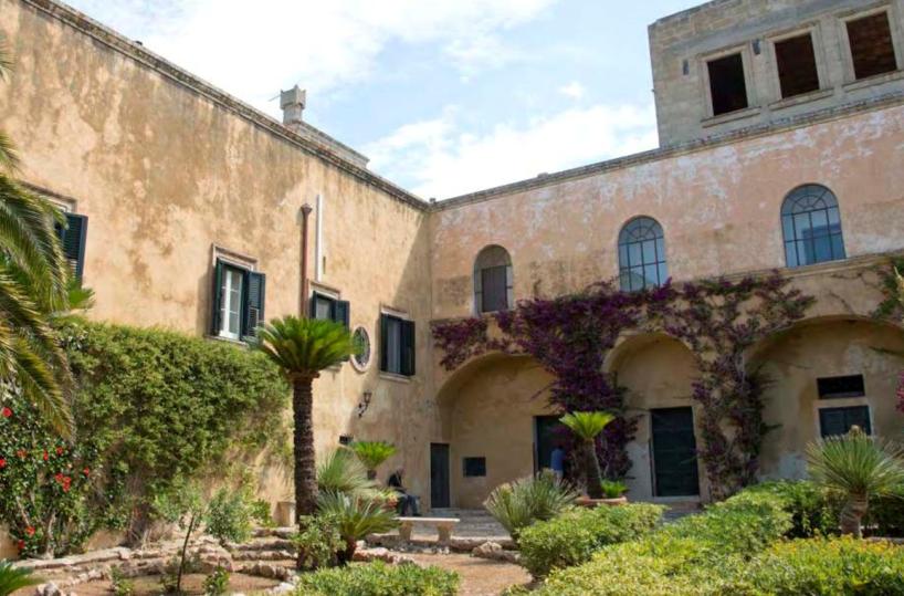 Il castello di Portoselvaggio nelle mani degli stranieri