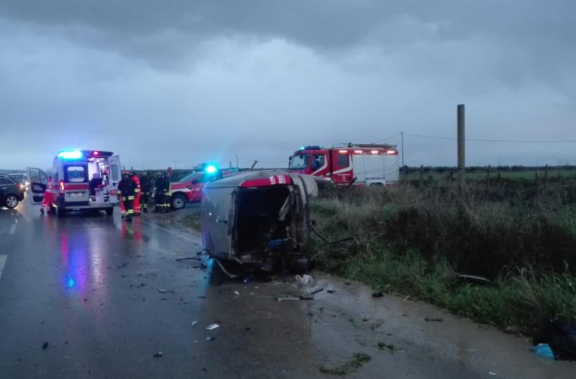 Scontro tra 2 auto nel Foggiano: muore 41enne, due feriti