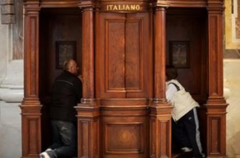 Nard&ograve;, microspie in sagrestia per diffondere i segreti dei fedeli in confessione: &egrave; mistero