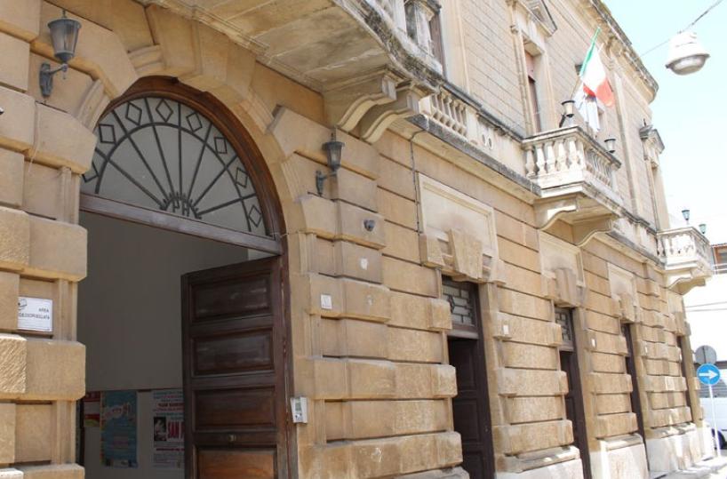Trepuzzi, nei guai i sindaco e due dirigenti per alloggio popolare