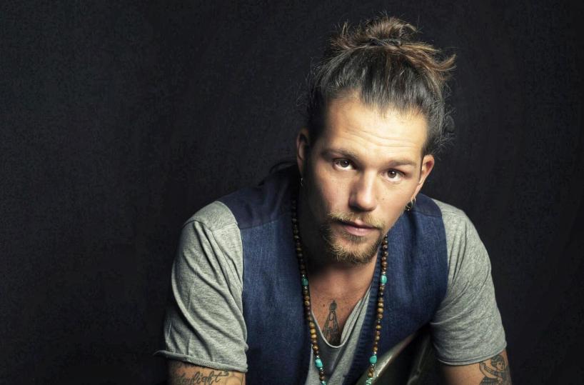 Enrico Nigiotti, dopo Sanremo il tour arriva anche a Lecce