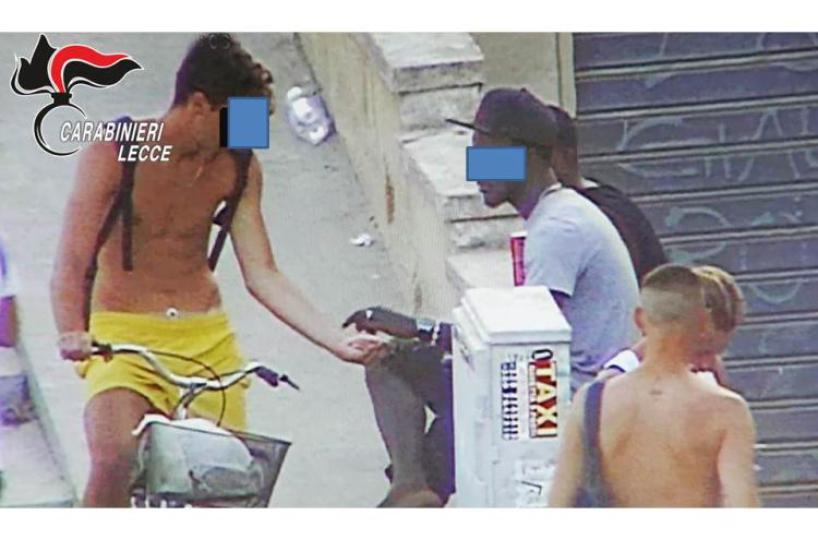Arrestato per spaccio a Gallipoli, esce dal carcere e viene trovato con droga: espulso gambiano