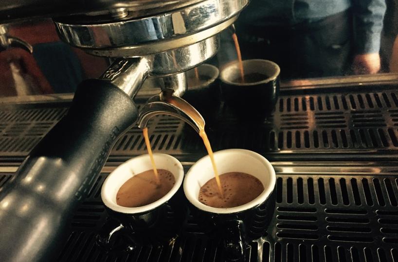 Bari, &laquo;Cercasi barista, a tempo pieno ma a meno di 3 euro all'ora&raquo;