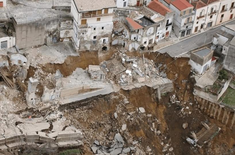 Frana a Pomarico, il sindaco: «Se ne occupi la Grande rischi»