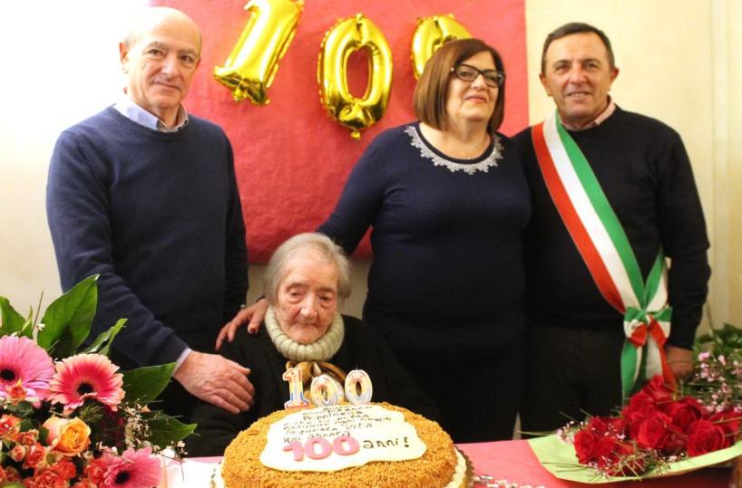 Ostuni, compie 100 anni l'infermiera più anziana di Puglia