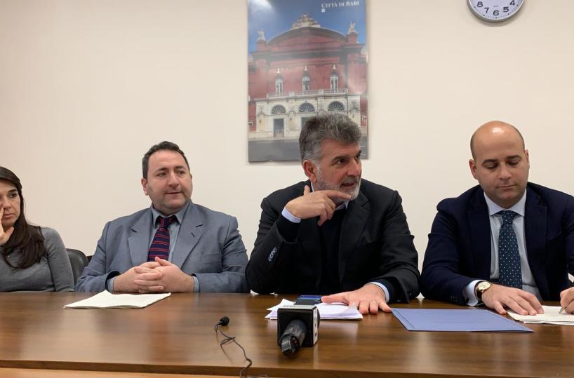 Bari, emergenza lavoro: centrodestra «chiama» Decaro, lunedì consiglio comunale