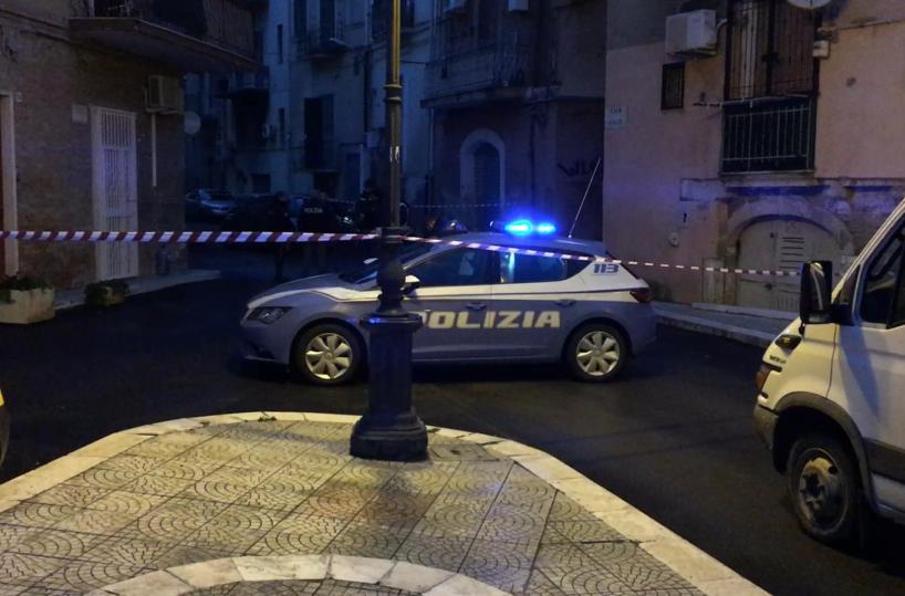 Allarme a Foggia, trovata in strada borsa piena di candelotti e petardi