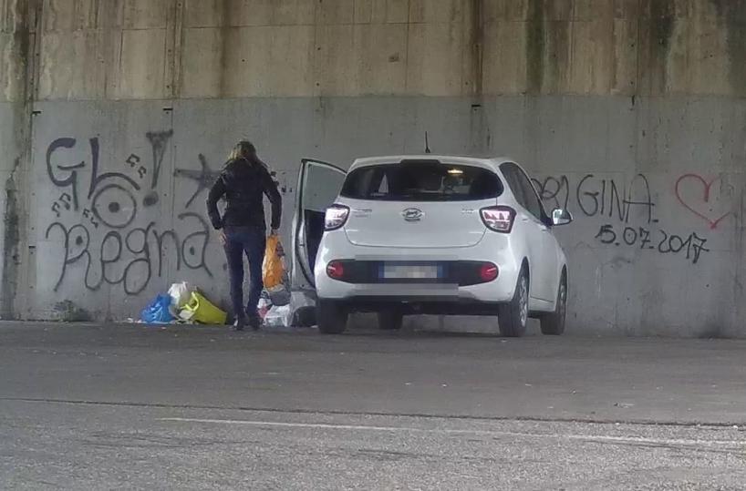 Bari, rifiuti abbandonati: incastrati i "furbetti" grazie alle fototrappole