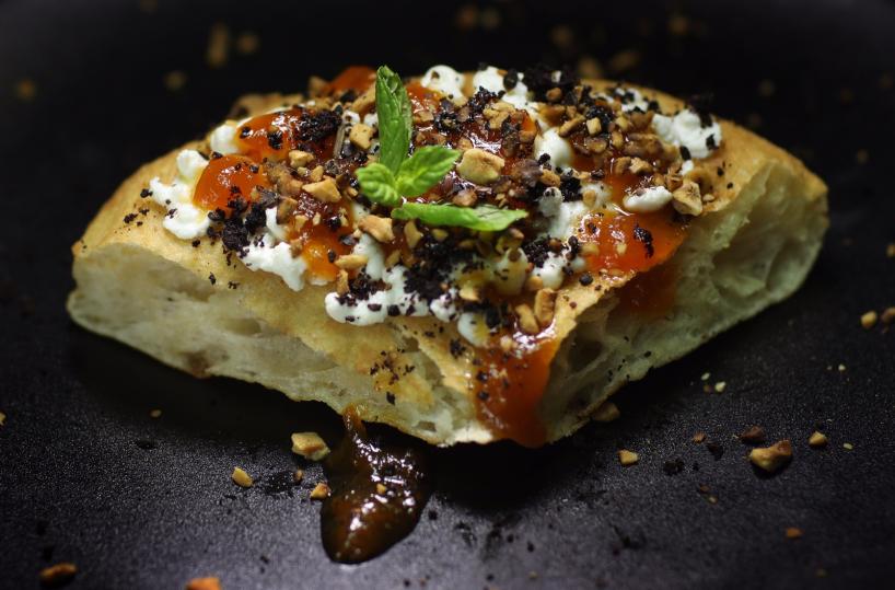 Franco Pepe, il miglior pizzaiolo al mondo, porta la pizza fritta dolce a Conversano