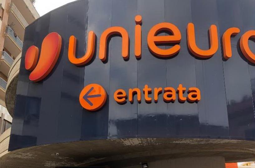 Foggia, dopo 14 anni chiude Unieuro, in 18 a casa