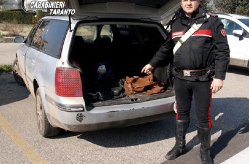 Castellaneta, nascondevano nel bagagliaio braccianti in nero: 2 arresti
